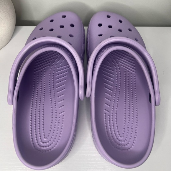 Lavender Classic Clog Crocs Size 9 - Picture 2 of 6